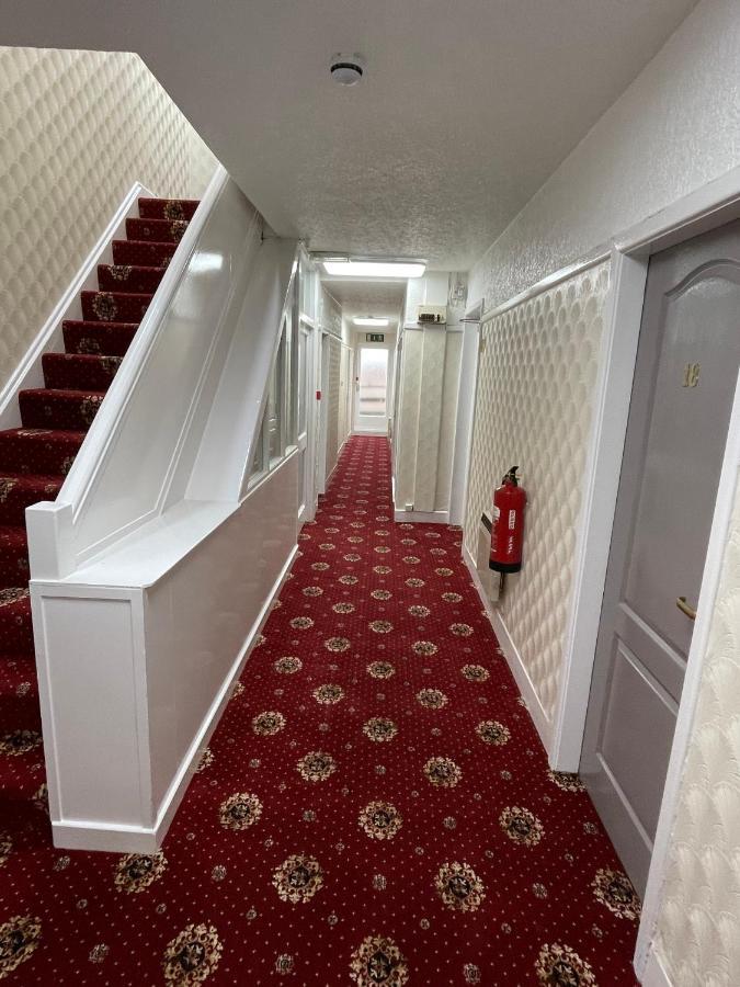 Oyo Queens Hotel, Скегнесс Экстерьер фото