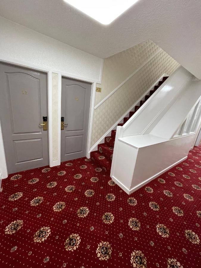 Oyo Queens Hotel, Скегнесс Экстерьер фото