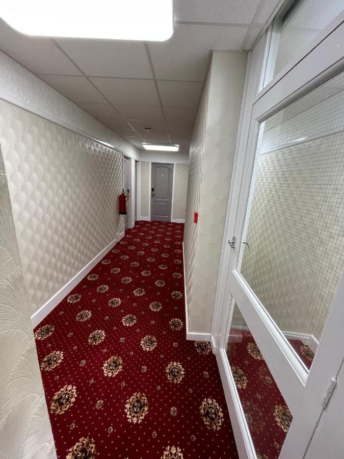 Oyo Queens Hotel, Скегнесс Экстерьер фото